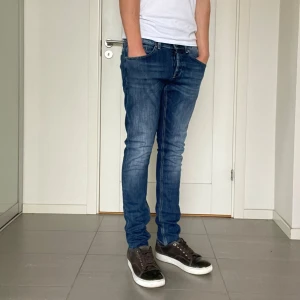 Dondup George jeans  - Säljer nu dessa super feta dondup George Jeans, skriv för fler bilder/frågor🙌🏼