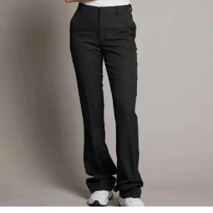 Svarta kostymbyxor bootcut💗 - Snygga svarta kostymbyxor med bootcut som är i jätte bra skick💗