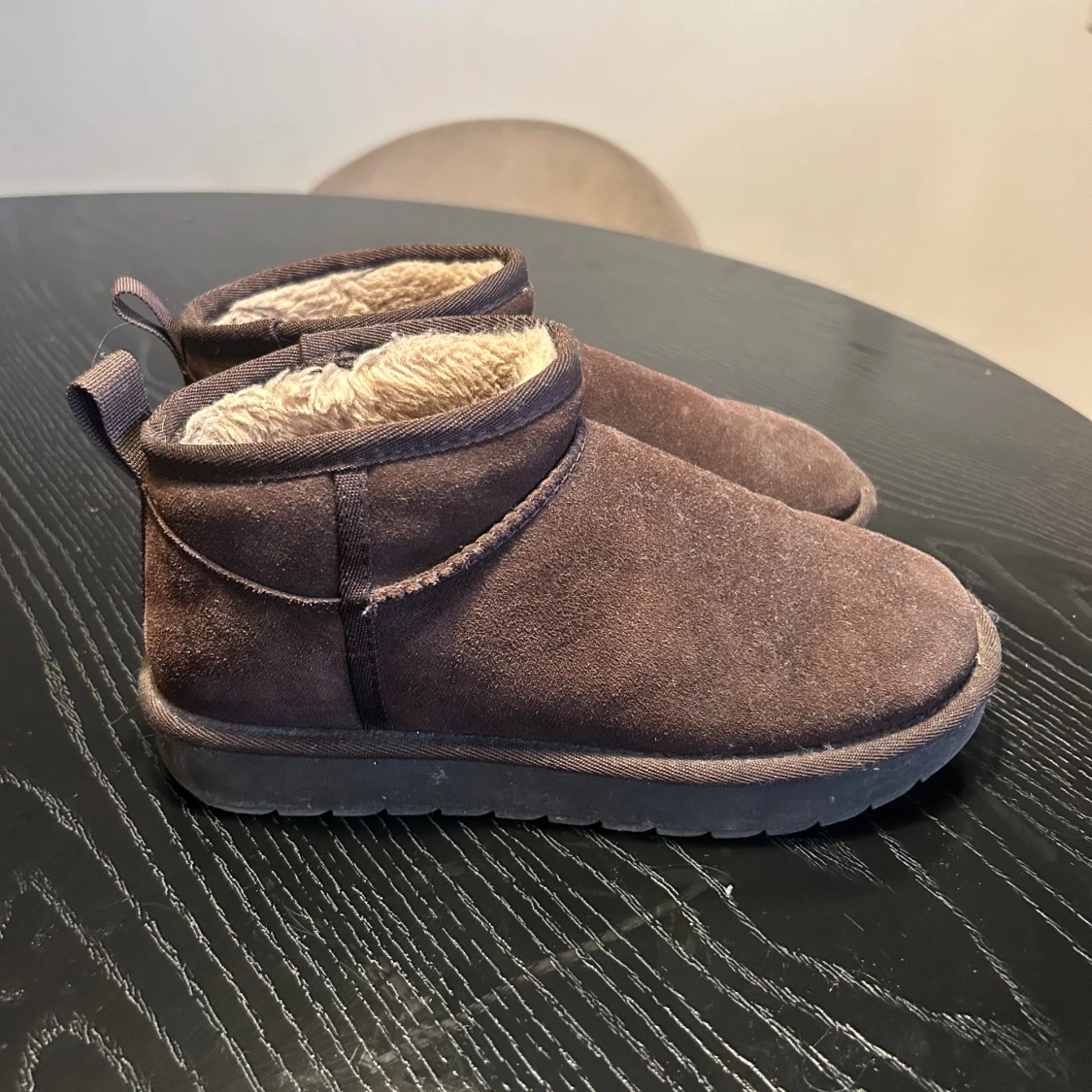 Bruna uggs från din sko