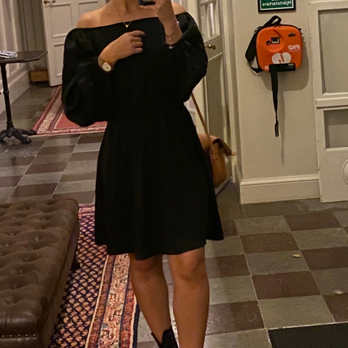 Svart offshoulder klänning