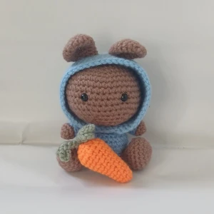 Virkad Kanin - Virkad kanin med hoodie och en morot, handgjord av mig.
