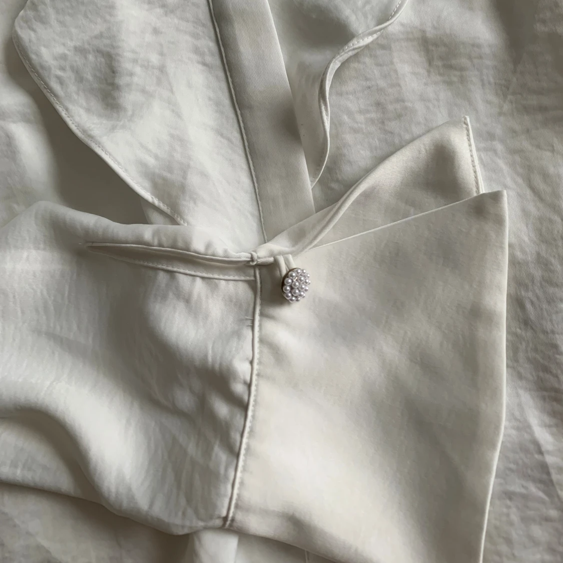 Vit blus med volang från Zara - 2