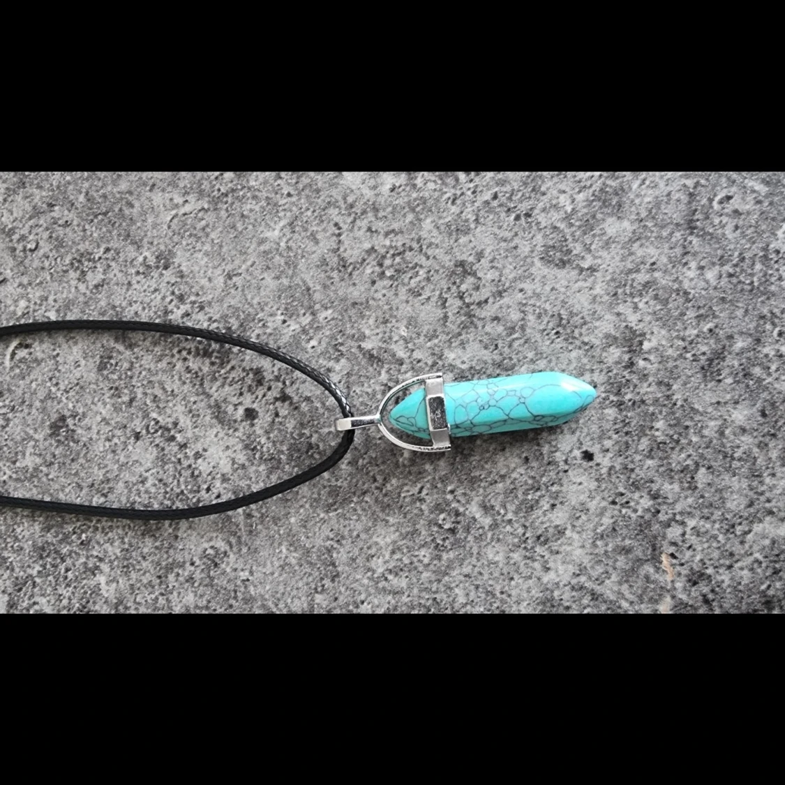 Halsband med turkos kristallhänge - 1