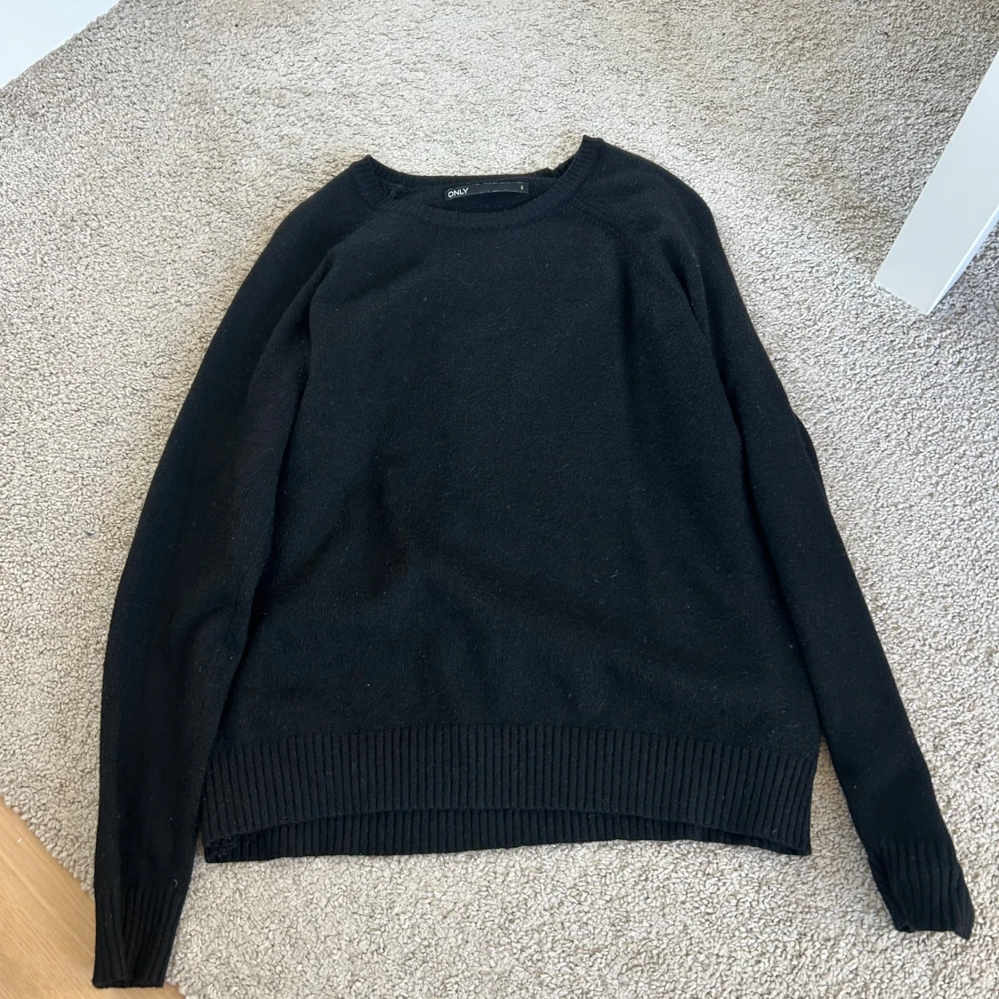 Svart stickad tröja från ONLY