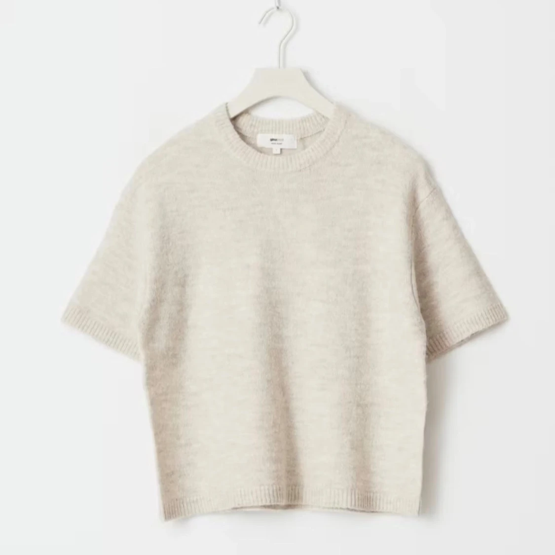 Beige stickad kortärmad tröja