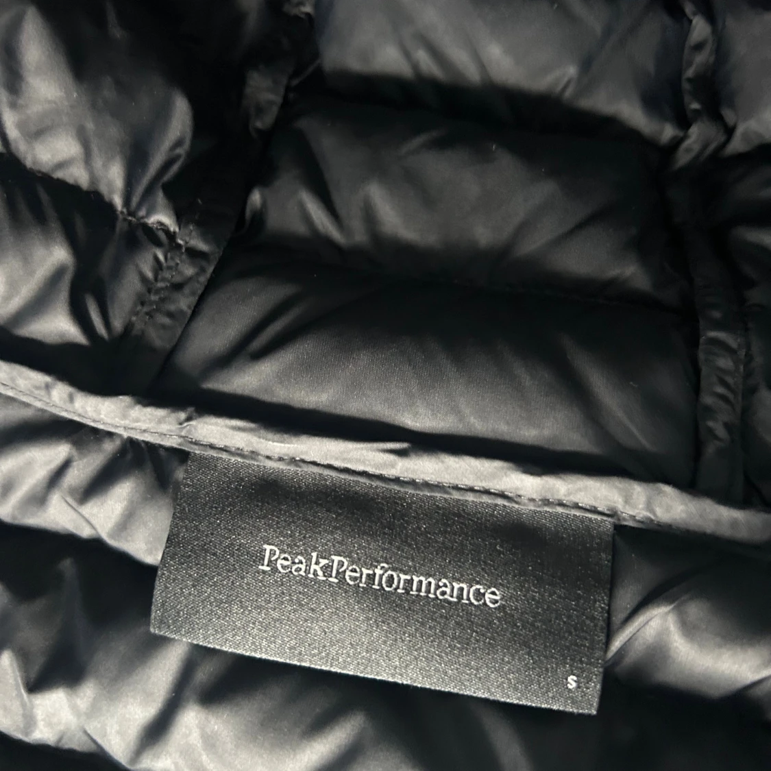 Svart dunjacka Peak Performance - 4