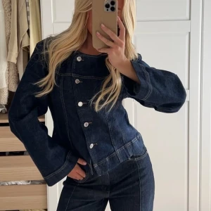 Jeans jacka ginatricot  - Jeansjacka från Gina i storlek L