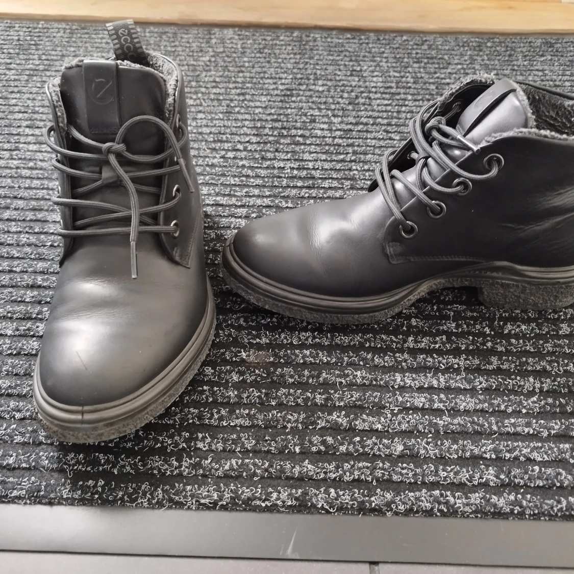 Svarta kängor från Ecco i skinn