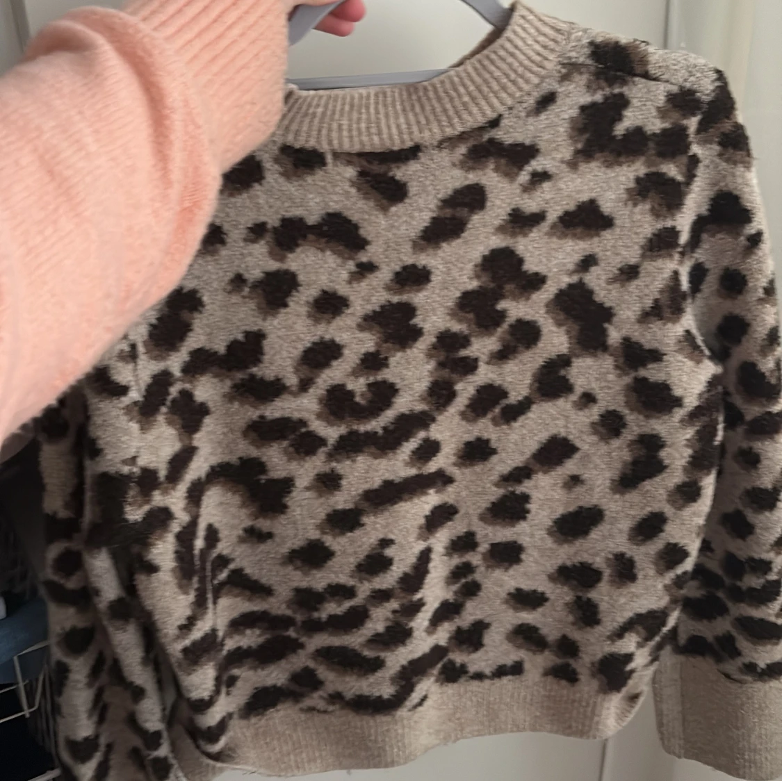 Beige leopardmönstrad stickad tröja H&M - 1