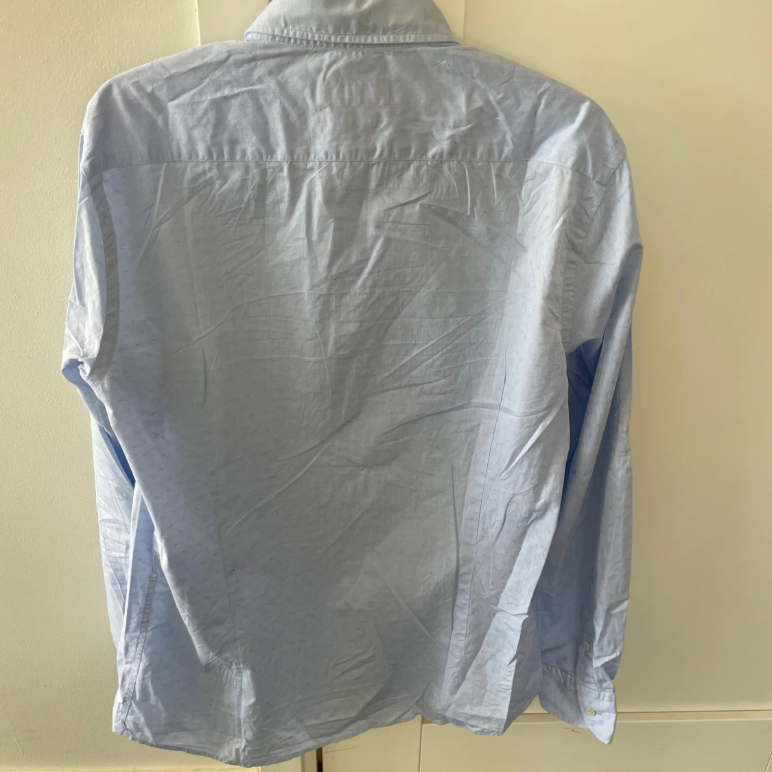 Ljusblå skjorta från Massimo Dutti - 2