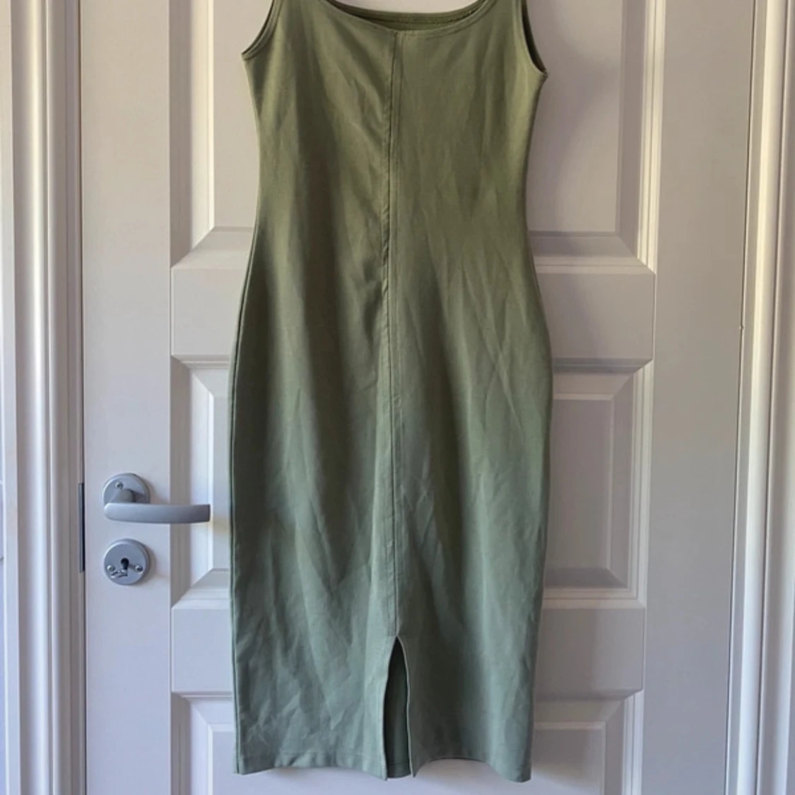 Ljusgrön tight klänning från Zara - 3