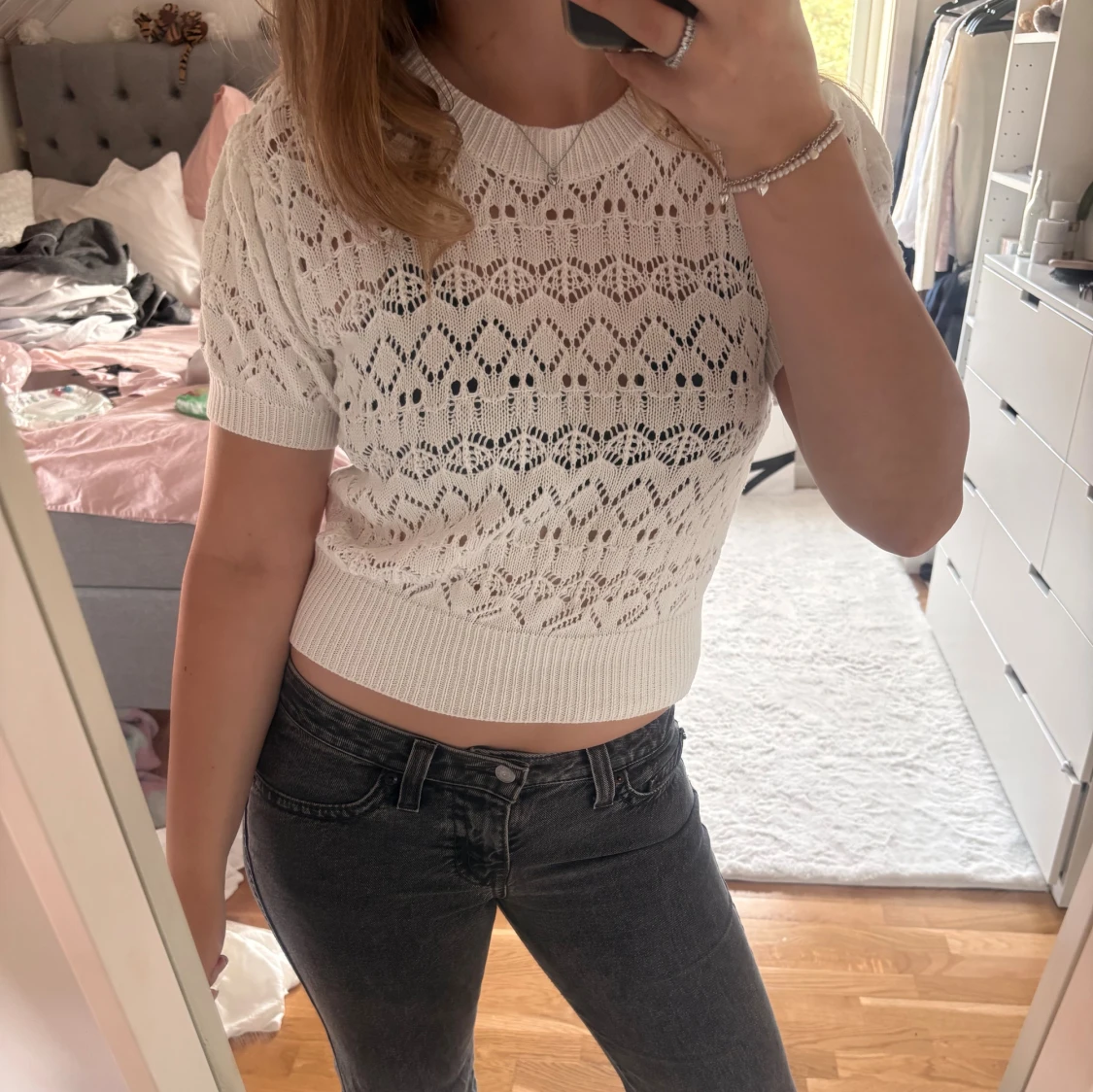 Vit stickad croppad topp