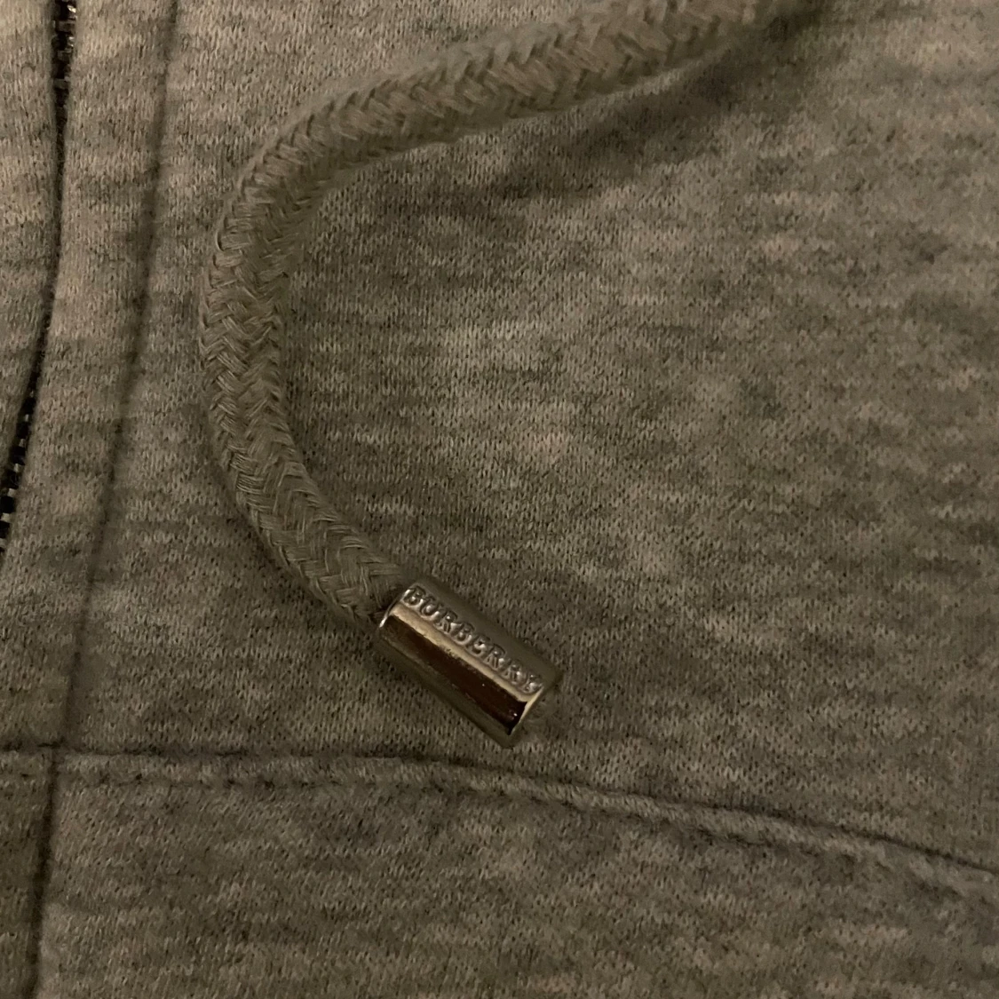 Grå hoodie från Burberry med dragkedja - 2