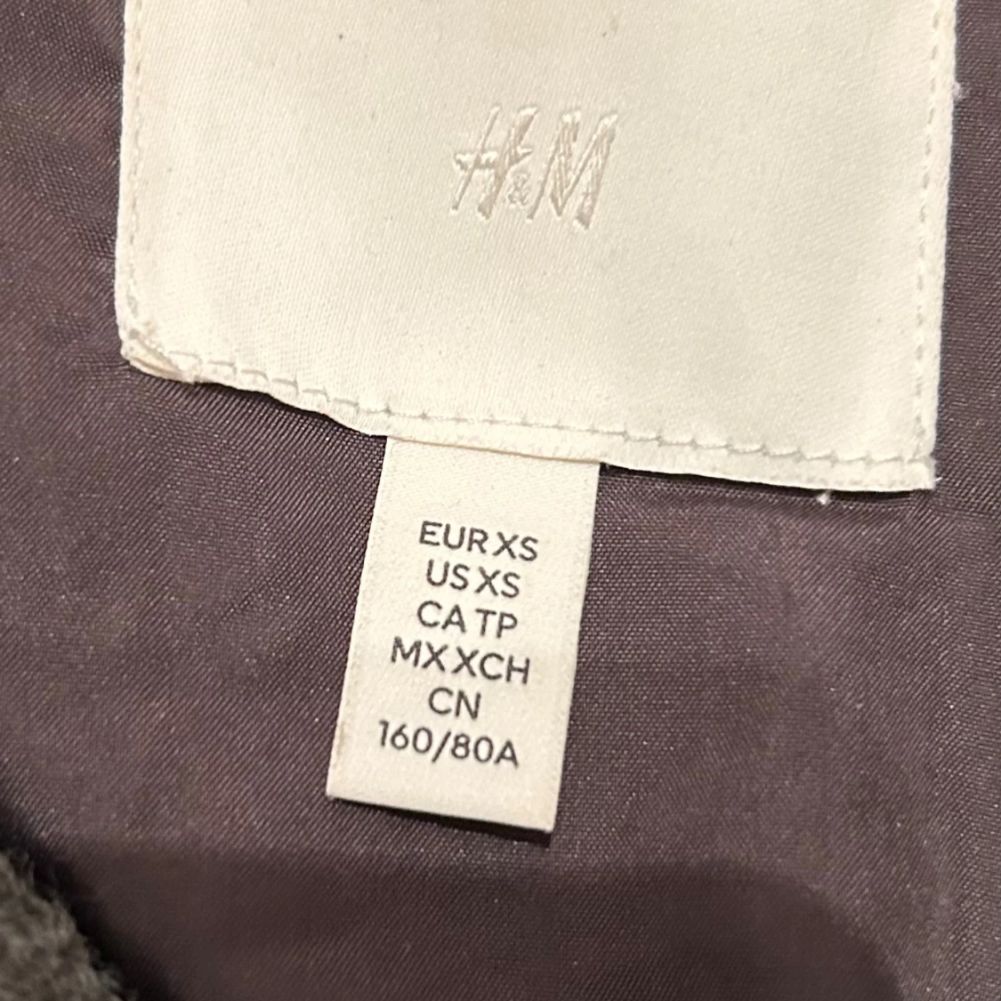 Grå kort jacka från H&M  - 2