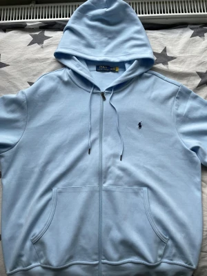 Ralph Lauren - Använd 1 gång, säljs då den är för stor..