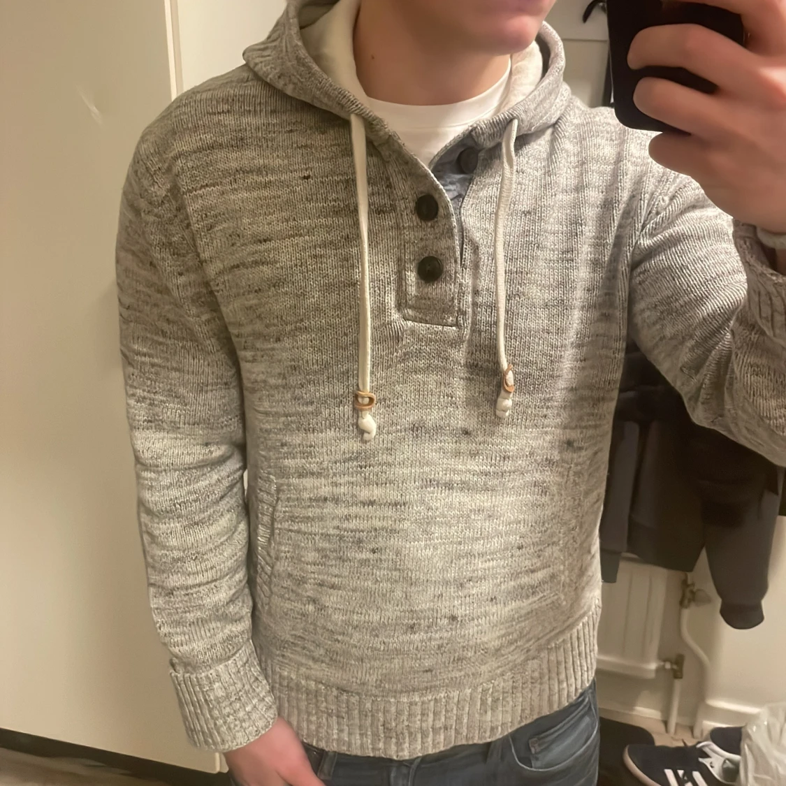 Grå unik stickad hoodie - 1