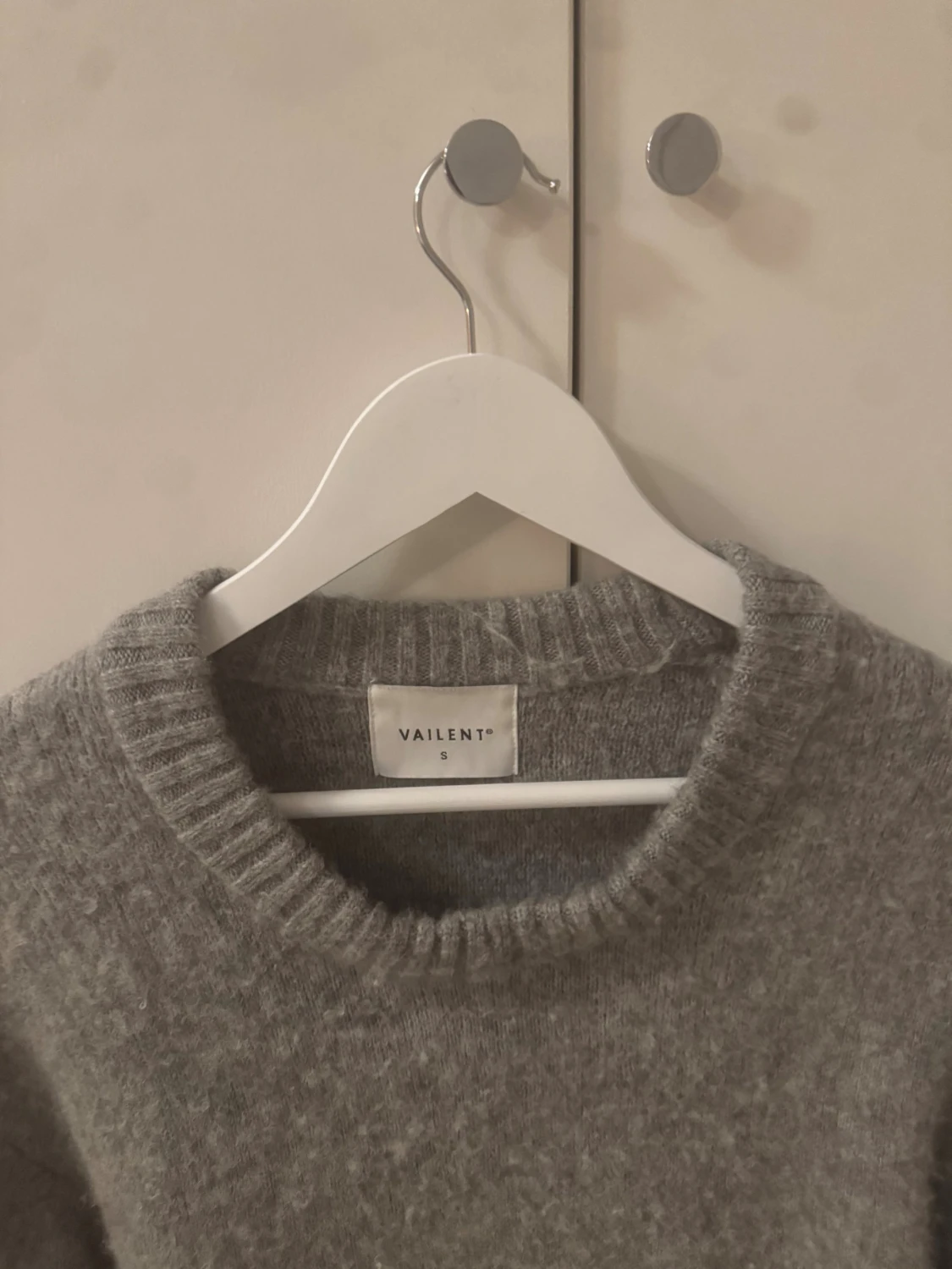 Grå stickad tröja från Vailent - 1