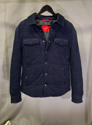 Overshirt jacka - Galet snygg overshirt som är varmare så den är en klockren vinterjacka! Begagnad men gott skick. Hör av dig vid fler bilder eller andra funderingar 🤩