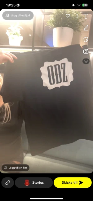 Odz T-shirt  - Säljer denna ODZ-T-shirt med stort tryck på ryggen och mindre tryck framtill på bröstet, köpt på deras ”Dunderkryssning” för 400 kr så går inte att få tag på någonstans, pris kan diskuteras vid snabb affär! 