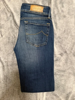Jacob cohen jeans - Nu säljer jag dessa feta Jacob cohẽn för ett riktigt bra pris bara 559kr nypris 4999kr vid frågor så är det bara att skriva till mig MVH CH