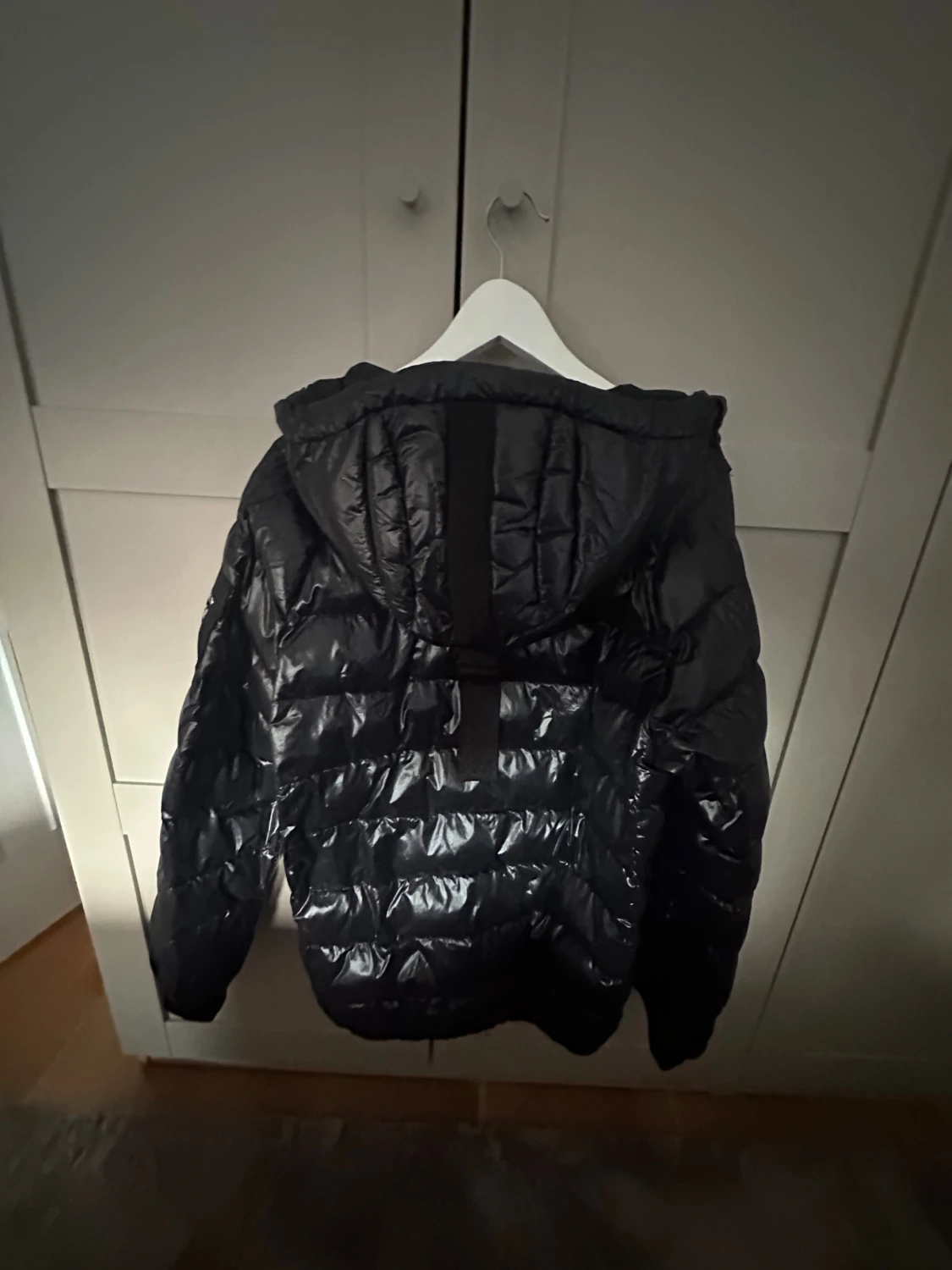 Svart pufferjacket från peakperformence 