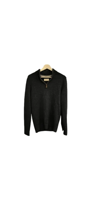 Pier one half zip - Säljer en stilren marinblå stickad tröja från Pier one. Den har en dragkedja vid halsen och är perfekt för kyliga dagar nu när vintern kommer. | mycket bra skick | 8-9/10 | En tröja man kan använda vid alla tillfällen | skriv vid frågor/funderingar🤝