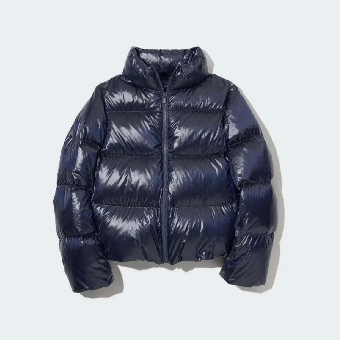 Mörkblå pufferjacka från Uniqlo