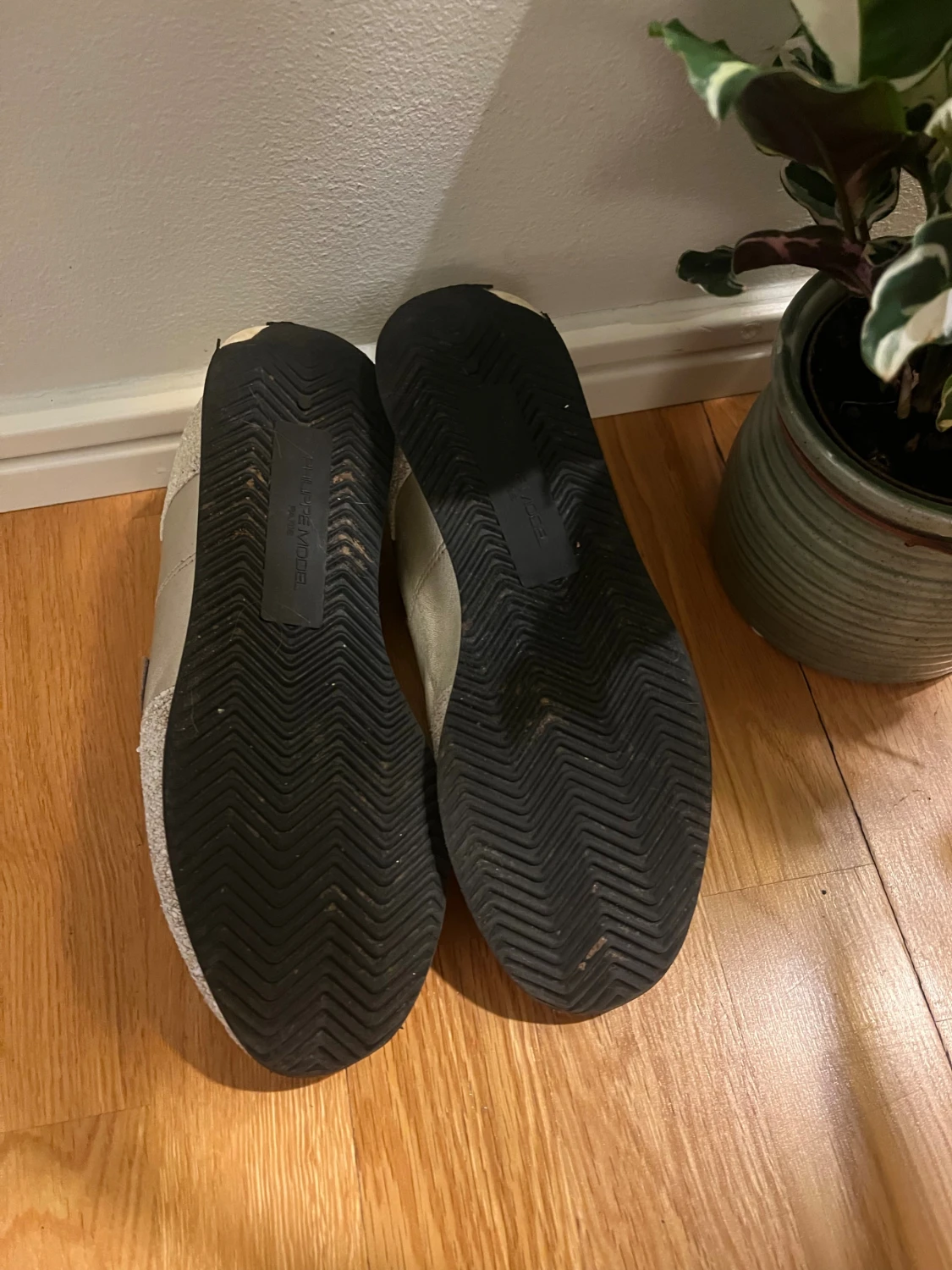 Grå-silver sneakers från Philippe Model - 5