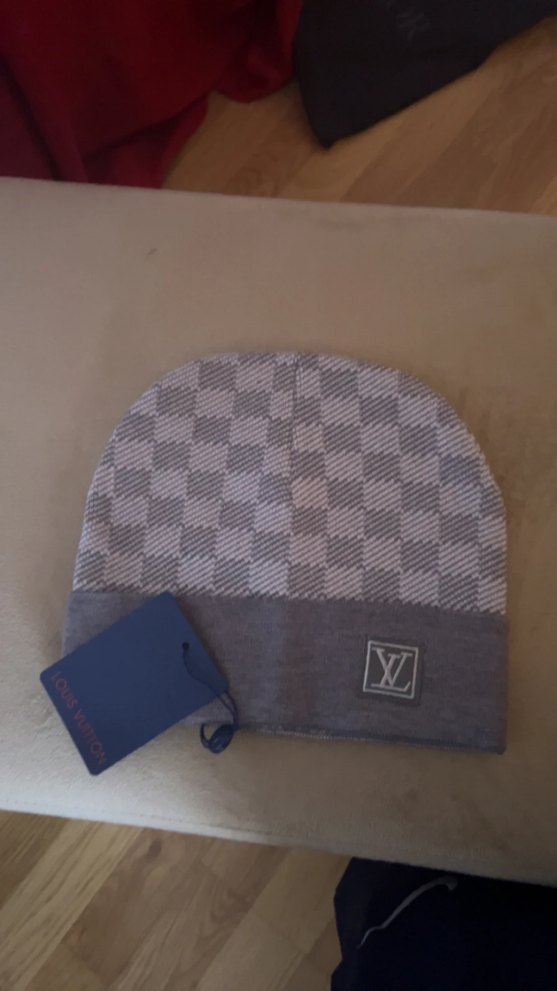 Grå rutig mössa från Louis Vuittons
