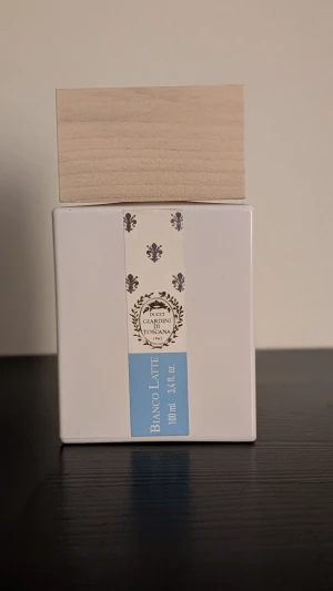 Bianco Latte 100ml parfym - Stilren parfym från Giardini di Toscana, Bianco Latte. Flaskan rymmer 100 ml och är tillverkad i Italien (Bibbiena, AR). Perfekt för dig som vill sticka ut med något unikt. C 50-55 ml kvar 