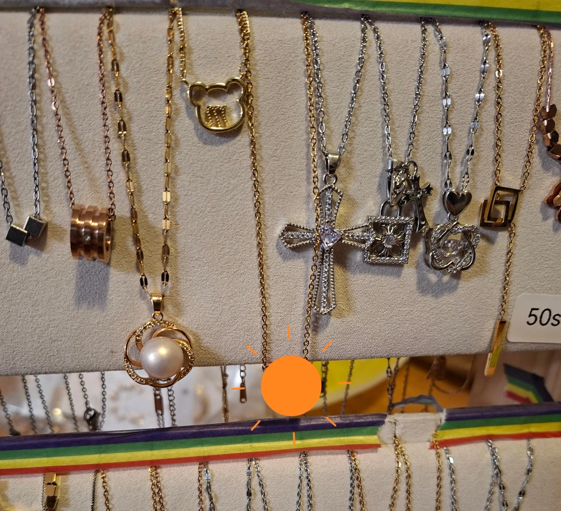 Mixade halsband med hjärtan och blommor - 6