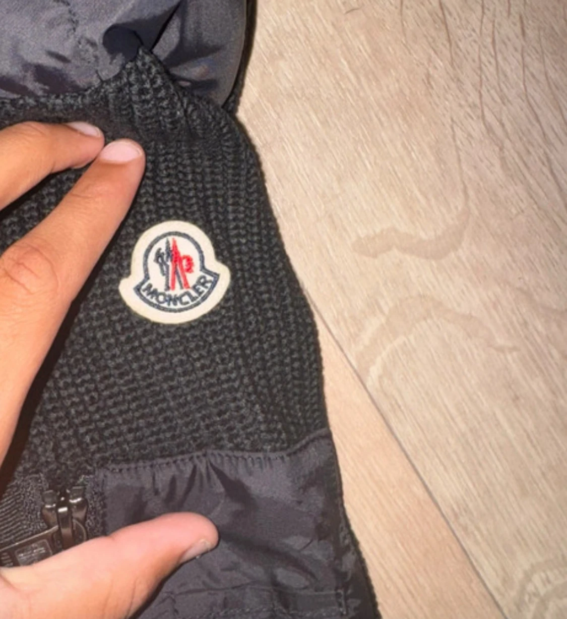Svart Moncler dunjacka med huva - 2
