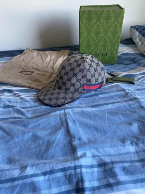 Keps  - Snygg keps, oanvänd säljs för billigt pris! Varför? Gillar inte den här kepsen längre 