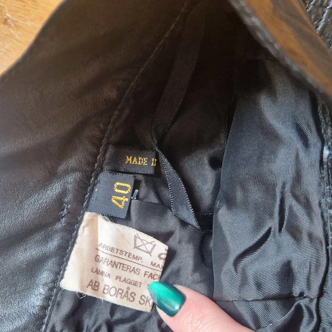 Svart lång skinnkjol med fickor - 4