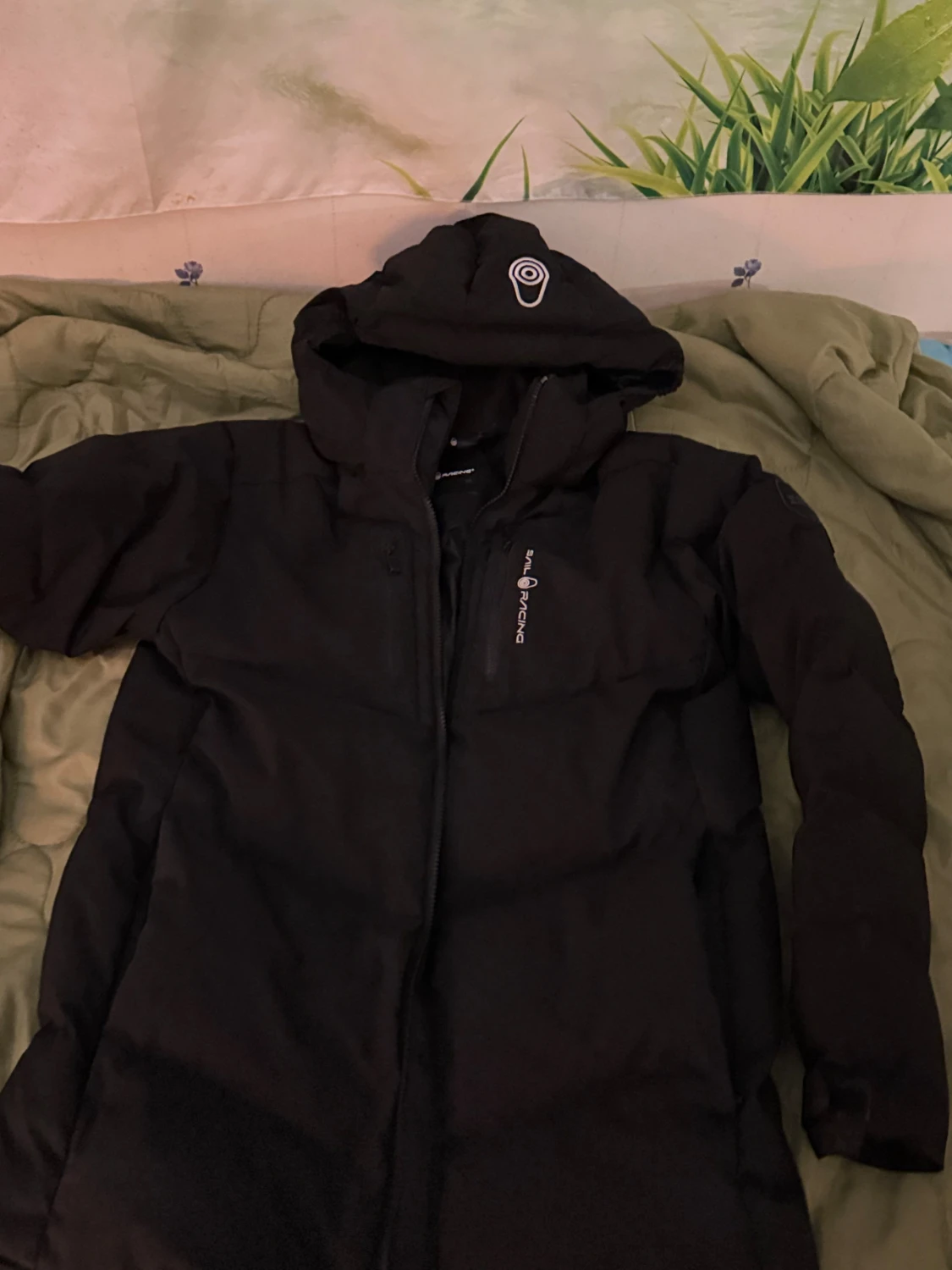 Svart dunjacka från Sail Racing