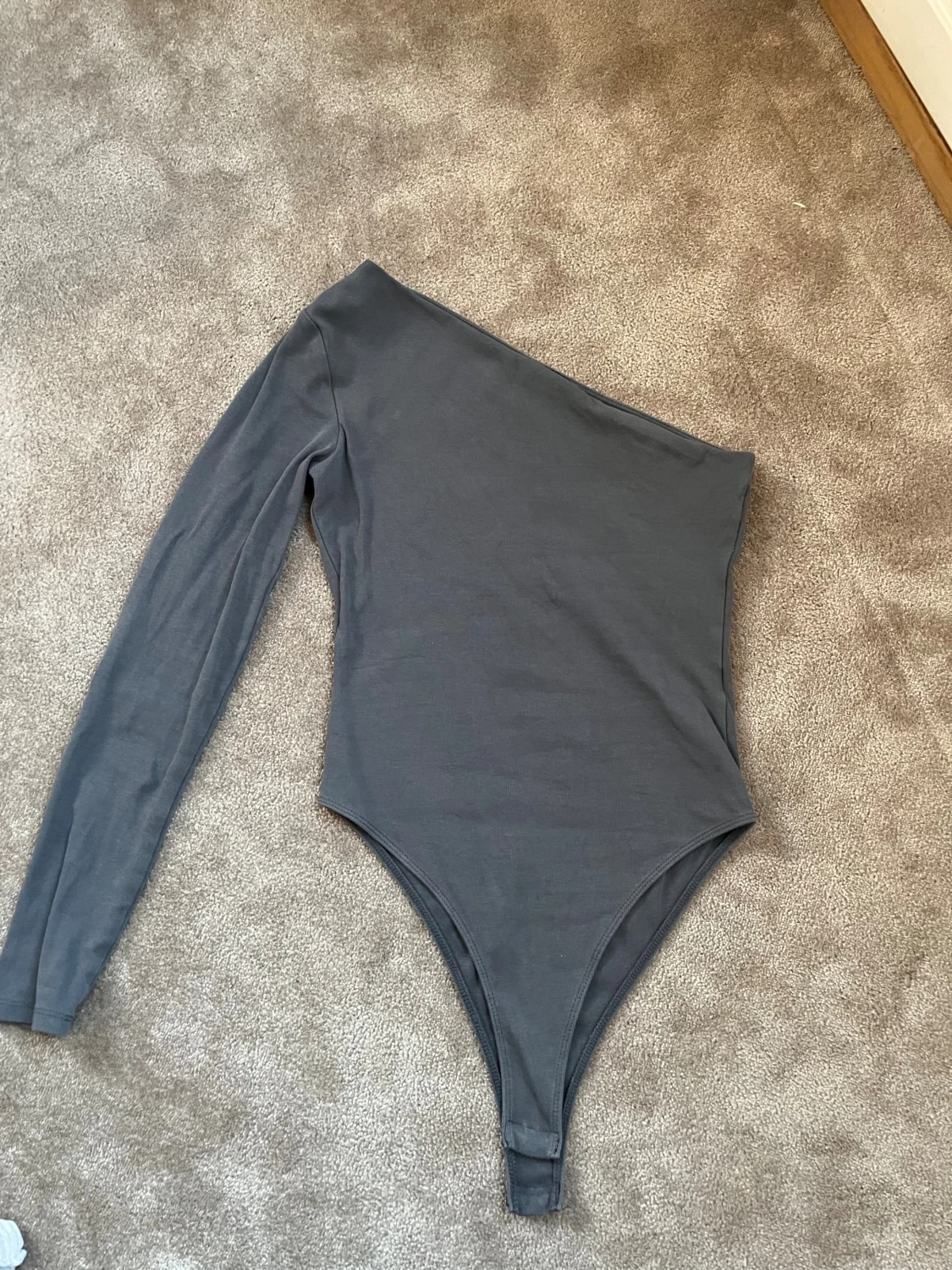 Grå/blå oneshoulder body från Zara - 2