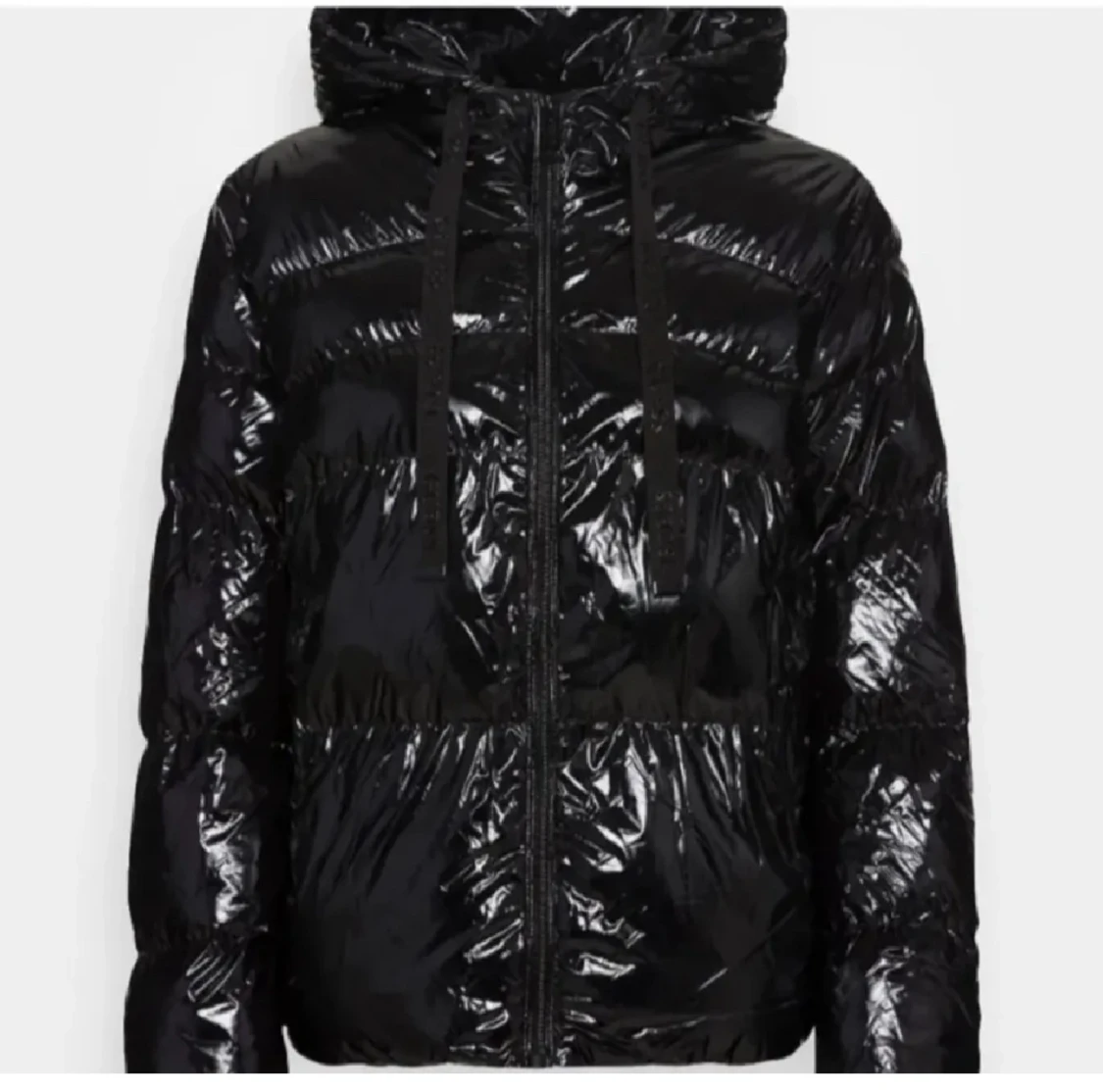 Svart vinterjacka från Guess