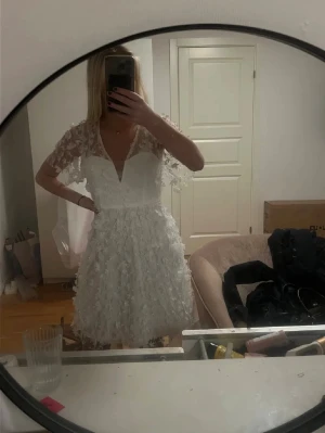 Klänning - Perfekt klänning till student! Endast använd 1 gång 🥰 nypris 1000kr