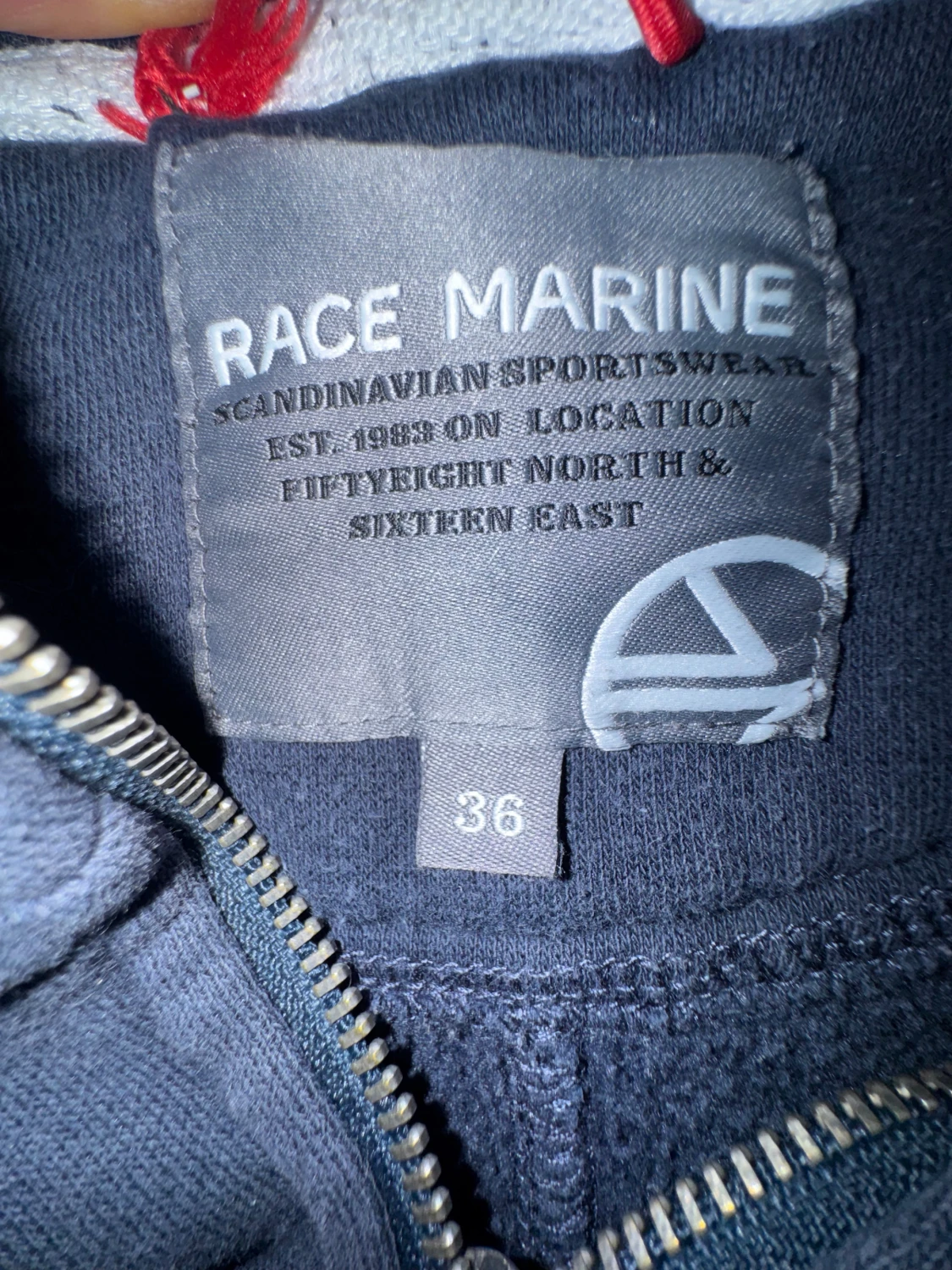 Mörkblå hoodie från Race Marine - 1