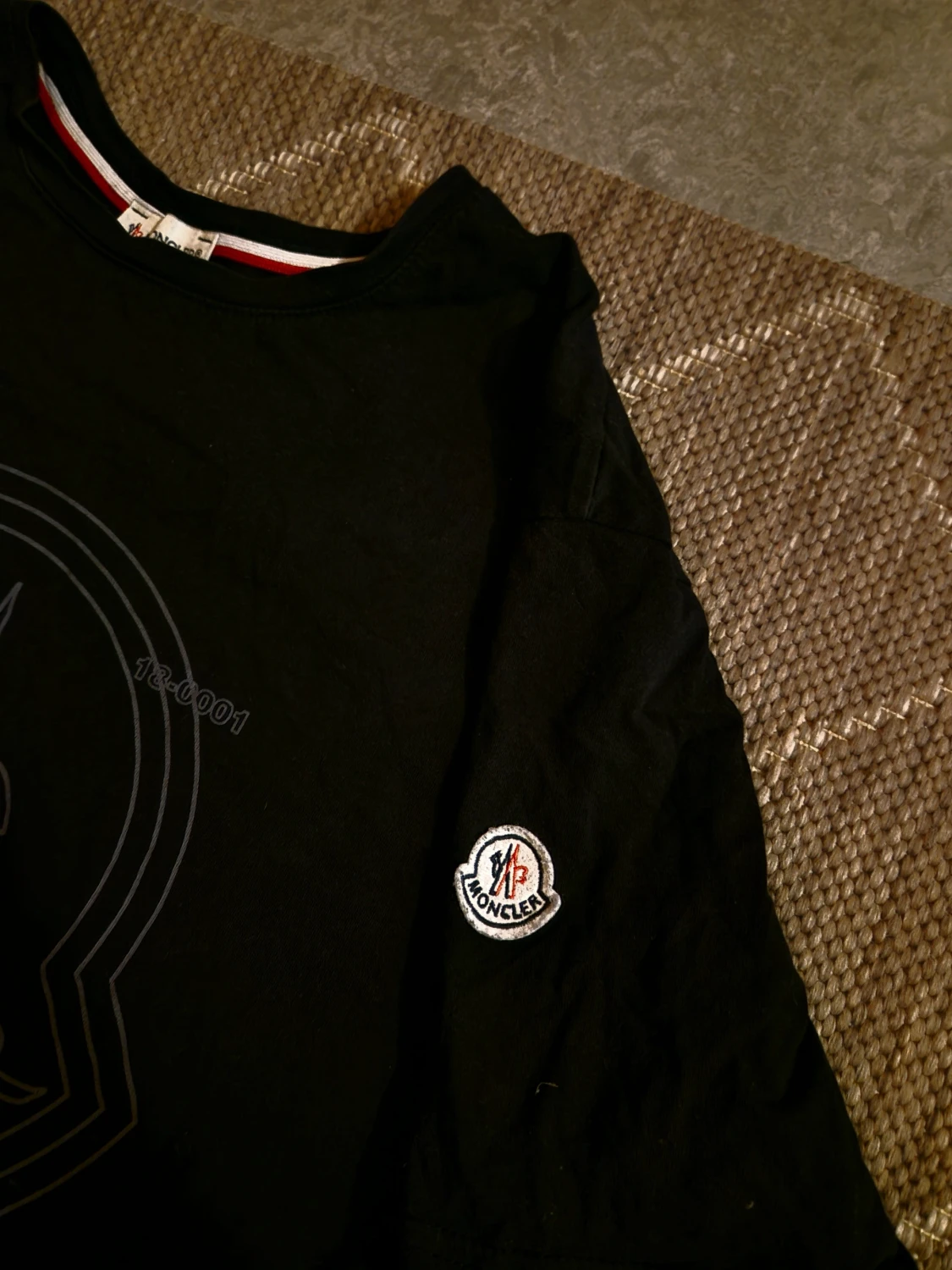 Svart Moncler t-shirt med stor logga - 1