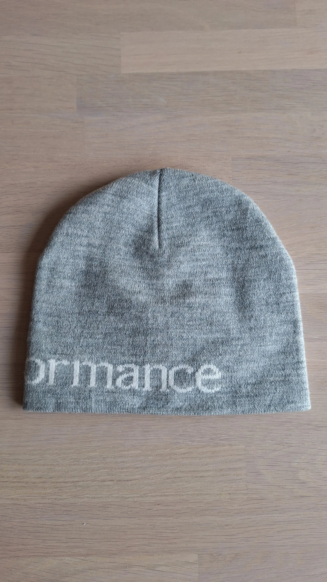 Grå Peak Performance mössa  - 1