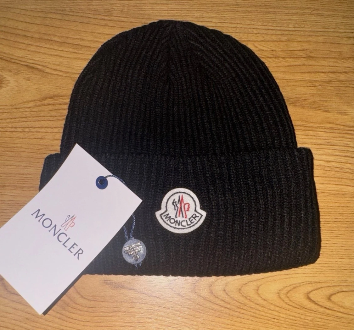 Moncler mössa - 1
