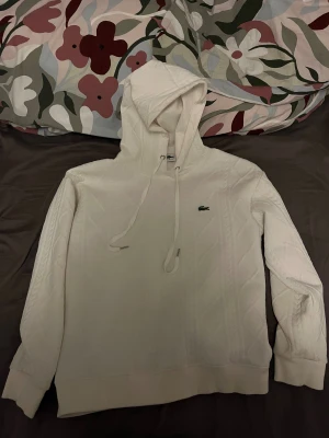Lacoste hoodie - Lacoste hoodie använd ett fåtal gånger