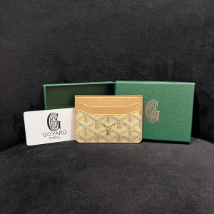 Beige Goy4rd - Säljer denna oanvända Goy4rd plånboken