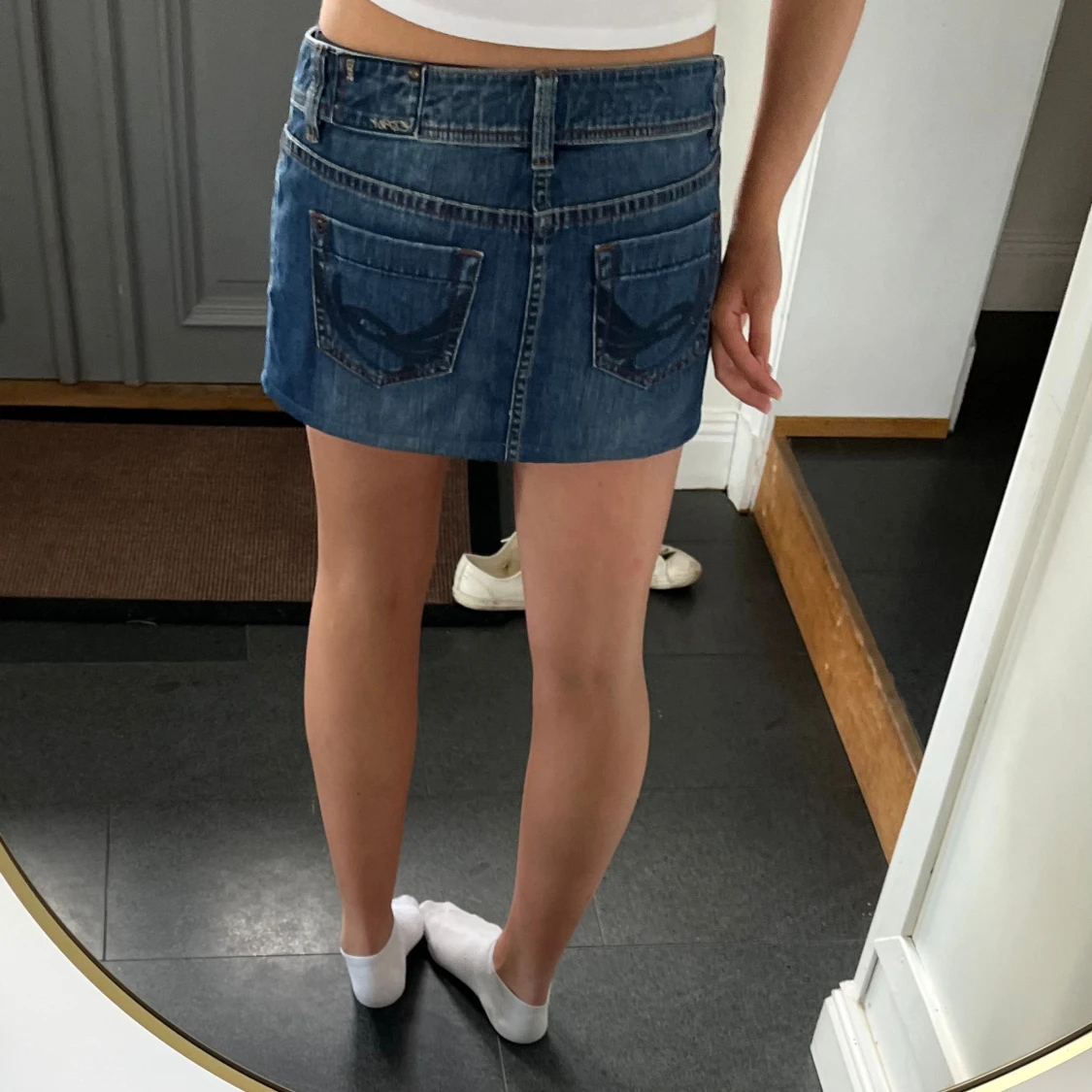 Blå lågmidjad jeanskjol  - 4