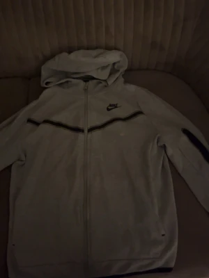 Nike tech fleece  - Nike tech fleece grå äkta storlek 158-170cm