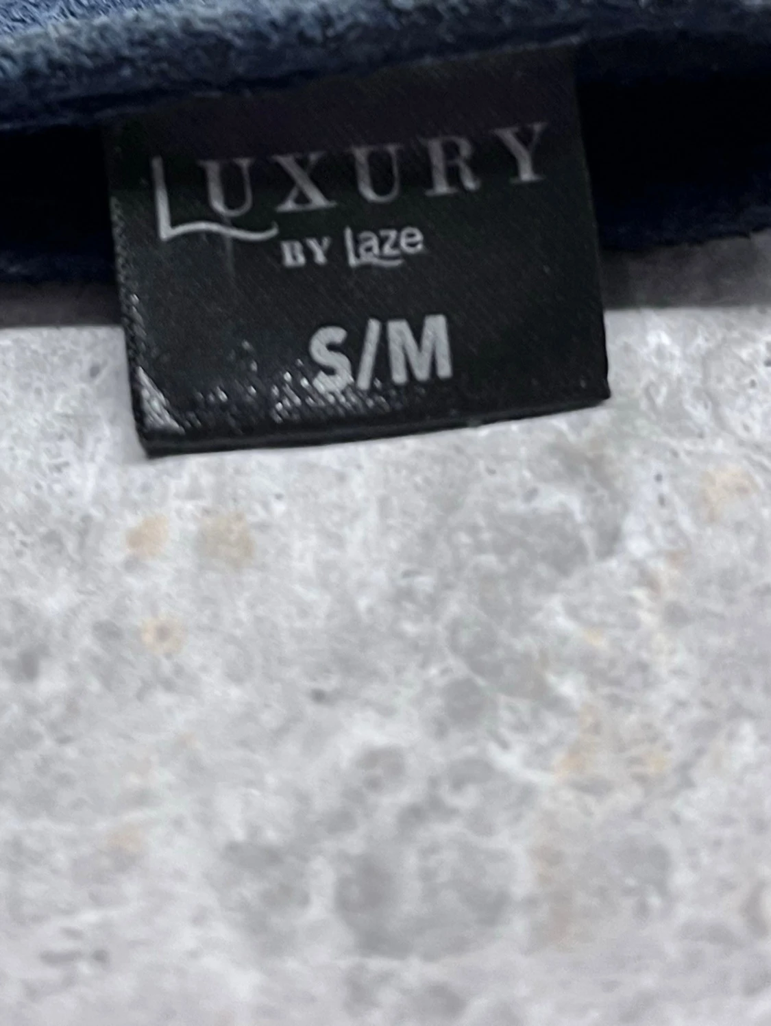 Mörkblå mockaväst från Luxury by Laze - 1