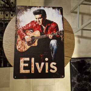 Skylt Elvis - Skylt Elvis. Aluminium 20 × 30 cm.