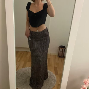 Blus  - Blus i storlek 36, från H&M. Nyskick.