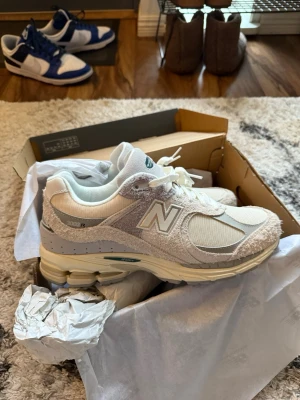 NEW BALANCE 2002R  - Helt nya i kartong, slutsålda överallt. Stl 44. 